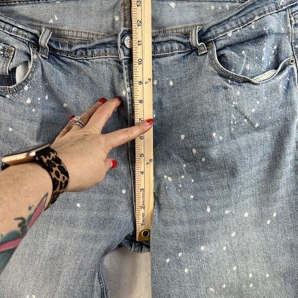 Old Navy Sz 16 Boyfriend Straight Jeans Mid Rise Bleach Spots Light Wash Stretch - Picture 14 of 16